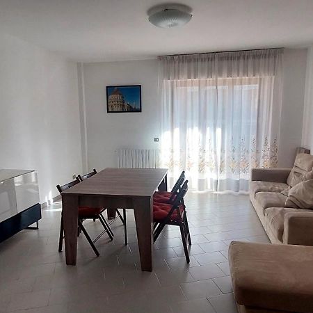 Rosa'S House Apartment Sarnano Bagian luar foto