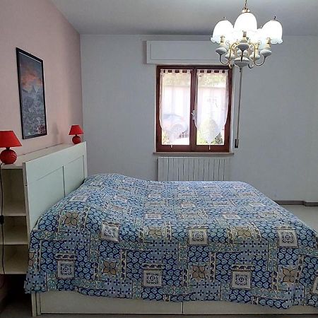 Rosa'S House Apartment Sarnano Bagian luar foto